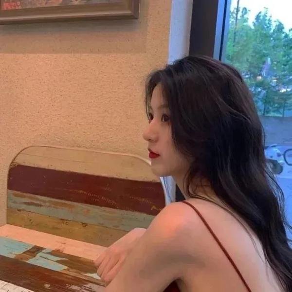 三个姐姐竟是隐藏大佬